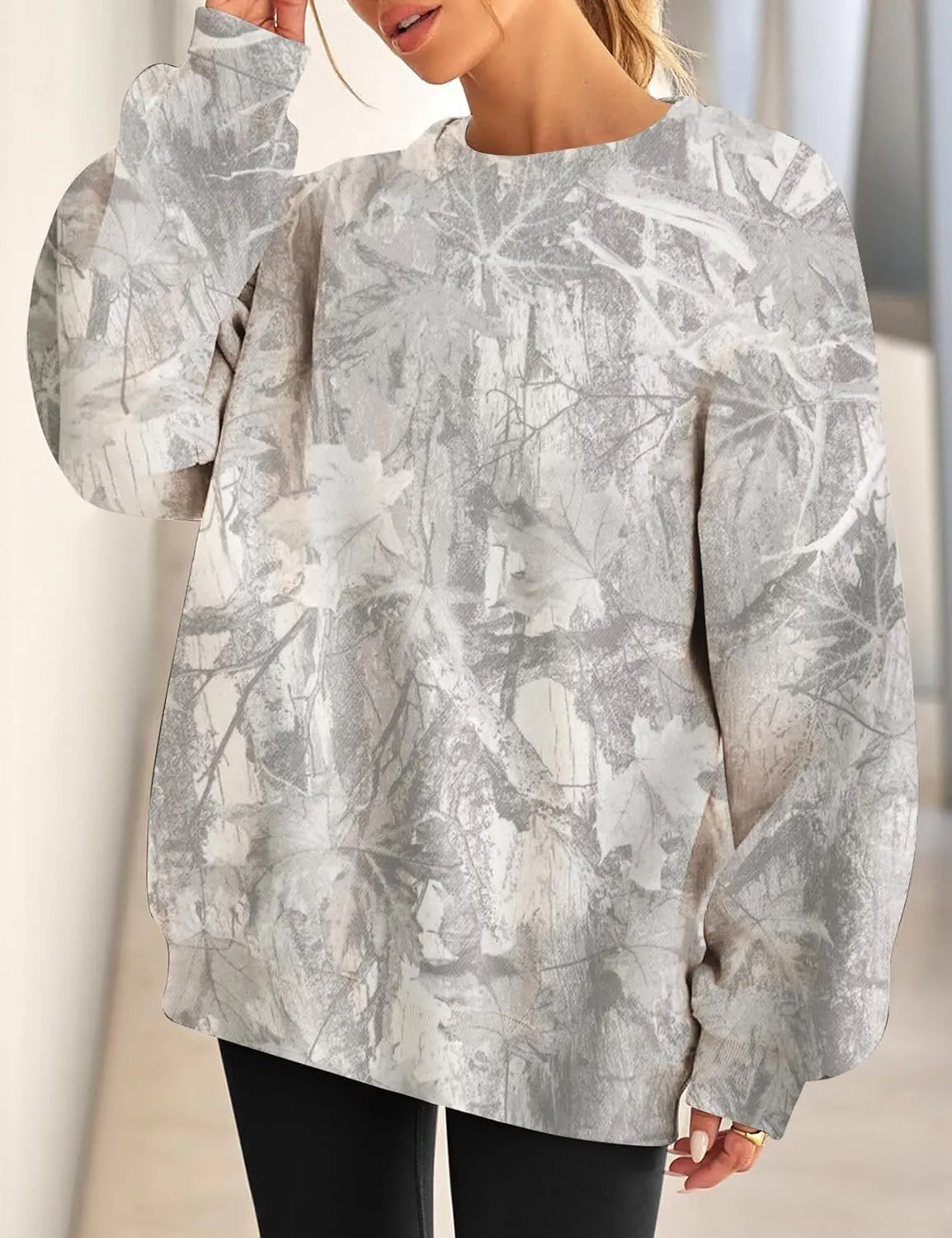 Womens Camo Sweatshirt Oversized Graphic Maple Leaf Print Crewneck Long Sleeve Y2k Trendy Fall Pullover Hoodies