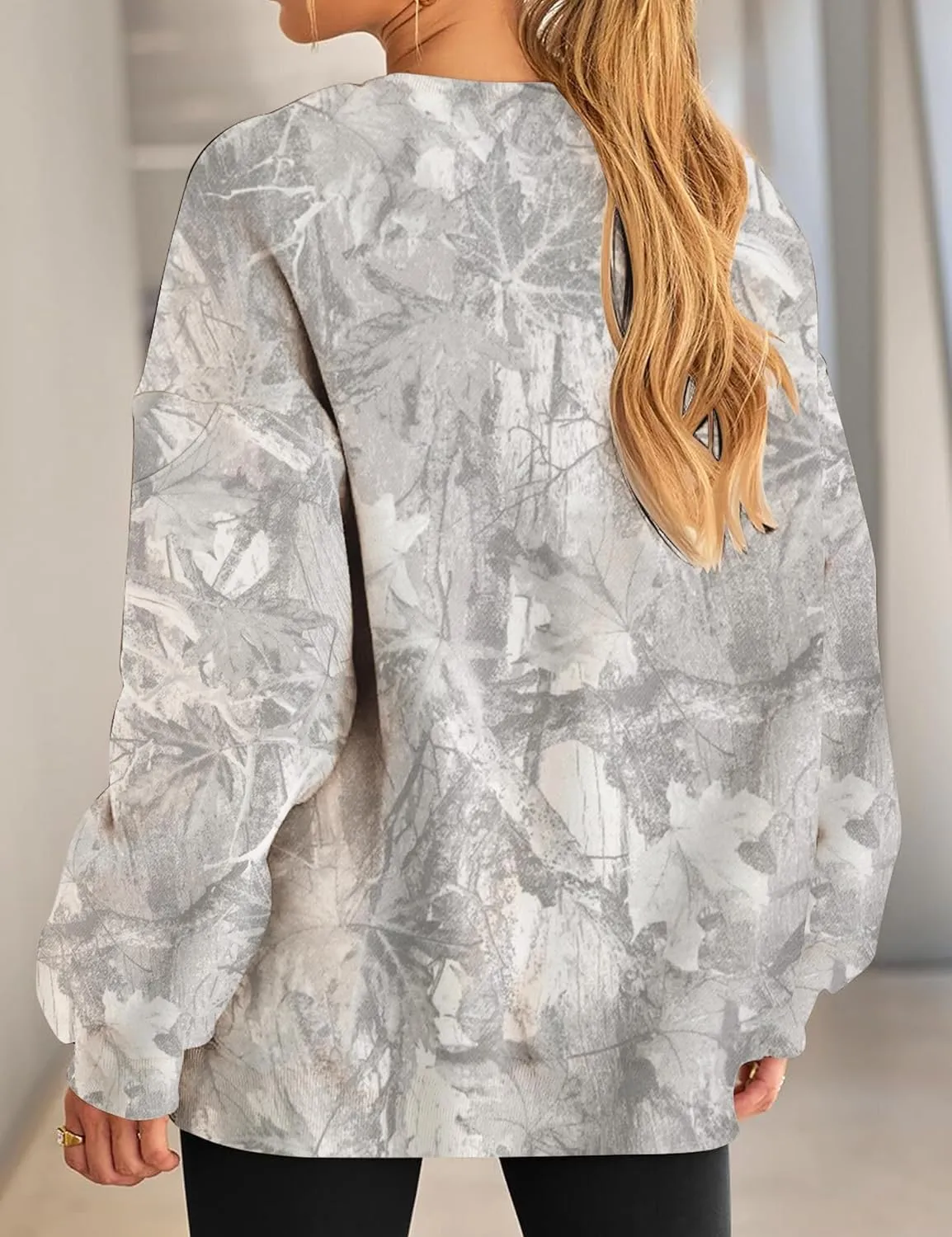 Womens Camo Sweatshirt Oversized Graphic Maple Leaf Print Crewneck Long Sleeve Y2k Trendy Fall Pullover Hoodies